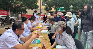 北疆文化铸魂 志愿“医”摊惠民——阿拉善盟中心医院党委开展党员志愿服务活动