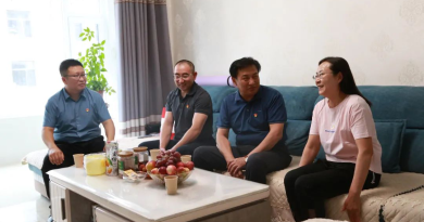 情系桑榆 赓续荣光——阿拉善盟中心医院党委“七一”前夕走访慰问退休党员